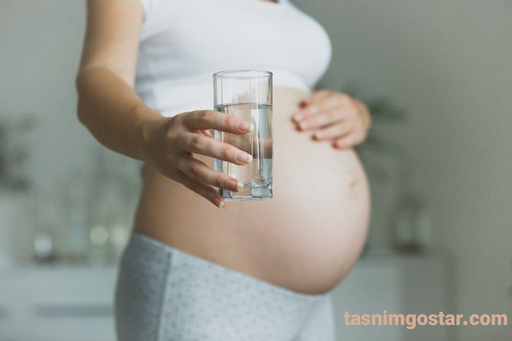 دوش گرفتن در بارداری خشکی پوست در بارداری علل درمان نقش آب در بارداری